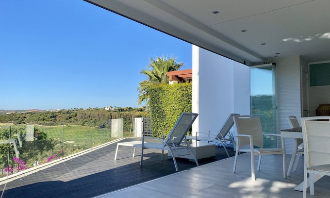 Casares Apartment | Luxury Golf and Beach Holiday Apartment on Finca Cortesin Golf Club.