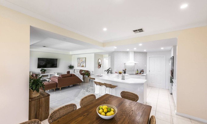 Normanville House | Luxury Golf Course Retreat - Huntingdale Drive Normanville