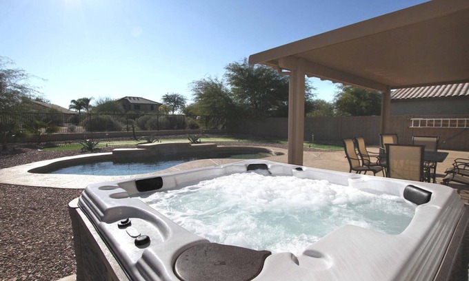 San Tan Valley House | Luxury Golf Property - Heated Pool - Hot Tub - Putting Green - HDTV