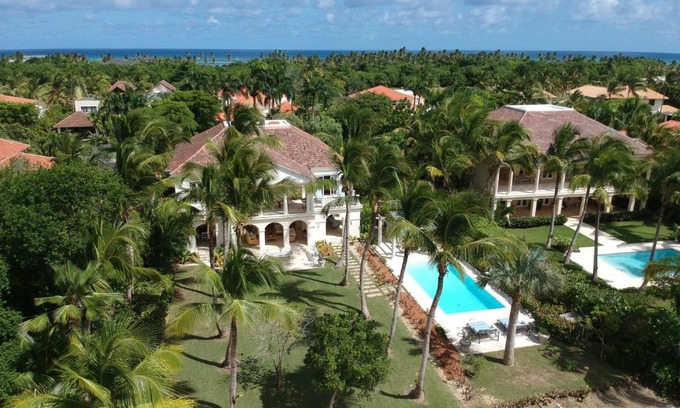 Punta Cana Villa | Luxury golf villa with private pool and service staff in exclusive resort near private beach