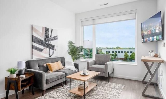 Downtown Columbus Apartment | Luxury Gray & Gold Executive Suite in Heart of Columbus