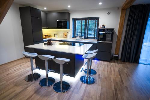 Valmiera House | Luxury Guest House - Hot Tub & Sauna