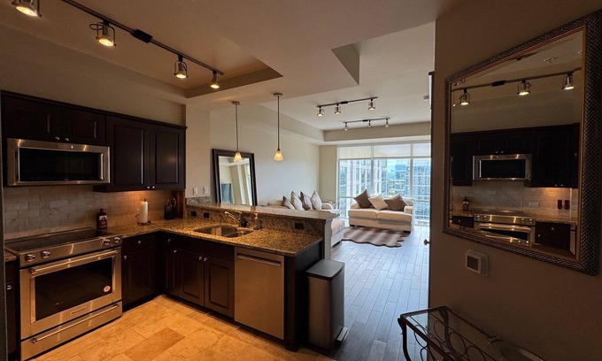 Northwest Bellevue Apartment | Luxury High-rise Downtown Bellevue Apt
