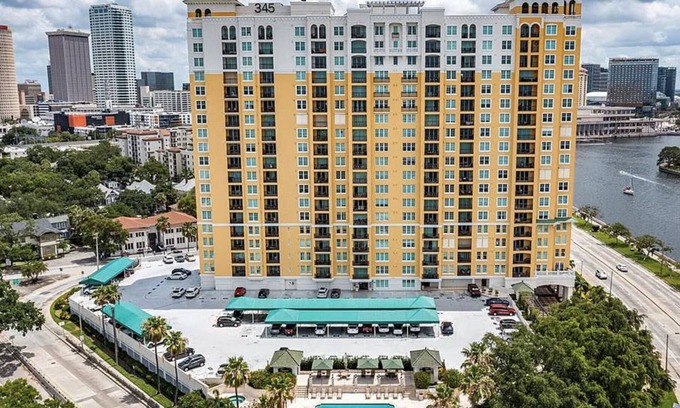Hyde Park Apartment | Luxury High Rise Penthouse - Tampa/Bayshore