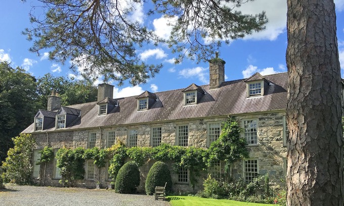Pentraeth House | Luxury Historic Manor House