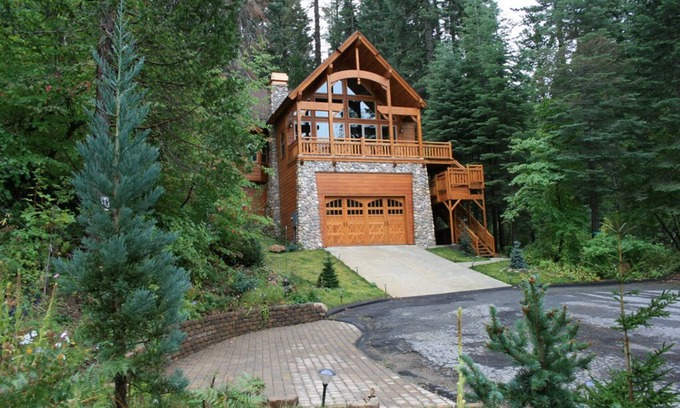 Yosemite National Park House | Luxury home inside Yosemite gates and only minutes from valley floor