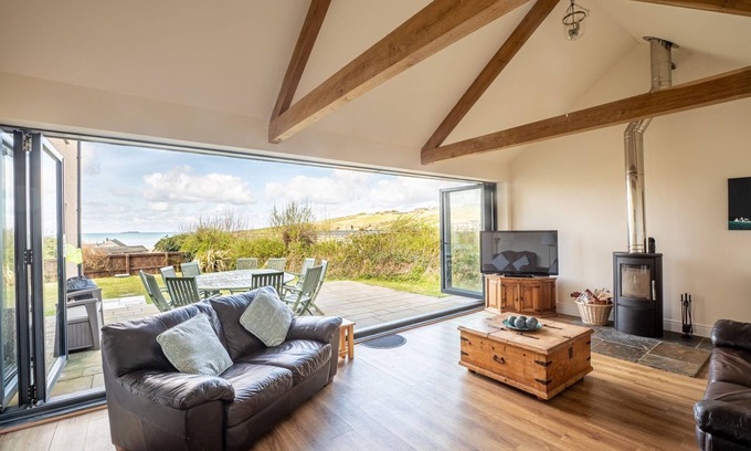 St Brides Cottage | Luxury Holiday Cottage, Beach with Great Sea Views, Broad Haven, Pembrokeshire
