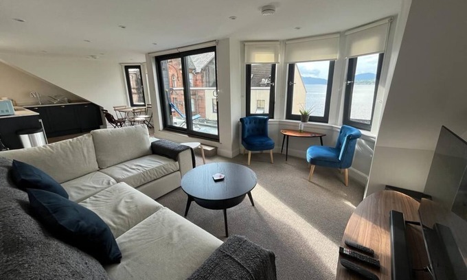 Gourock Apartment | Luxury Holiday Flat in the heart of Gourock, Inverclyde