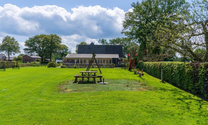 Hellendoorn House | Luxury holiday home with a large conservatory