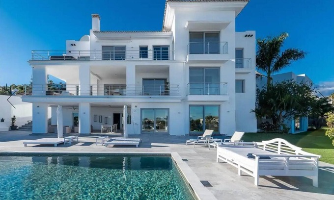 Benahavis Villa | Luxury Holiday Villa El Paraiso Alto, Benahavis, Marbella 10 bedrooms