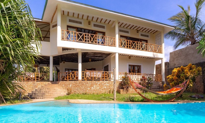 Galu Villa | Luxury Holiday Villa - Private Chef - Pool - A/C (partly)