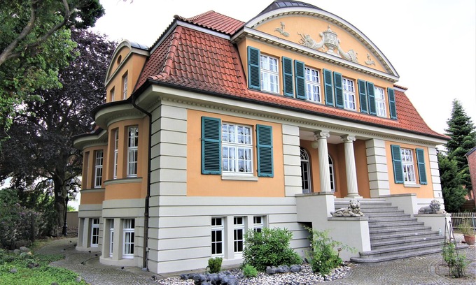 Kernstadt Lehrte Villa | Luxury Holidays Villa EMG Hanover Trade Fair 20P