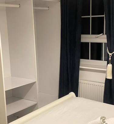 Cusop House | Luxury Home, 3 mins from Alexandra Hospital, Redditch