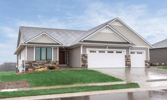 Rochester House | Luxury Home 4 miles from Mayo Clinic