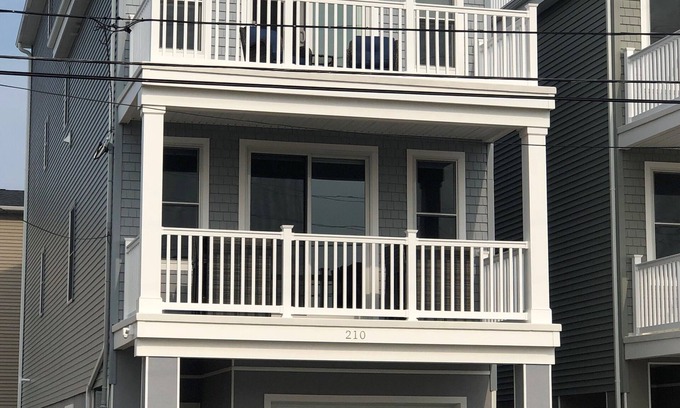 Seaside Heights House | LUXURY HOME 5 BR/4BA WITH BBQ, 8 BEACH BADGES, & BEACH LOCKER!