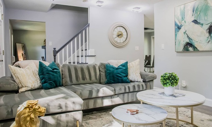 Marlborough House | ♦ Luxury Home ♦ 6BD4BA, Fast Wifi, Laundry, 3 Offices, Near Boston