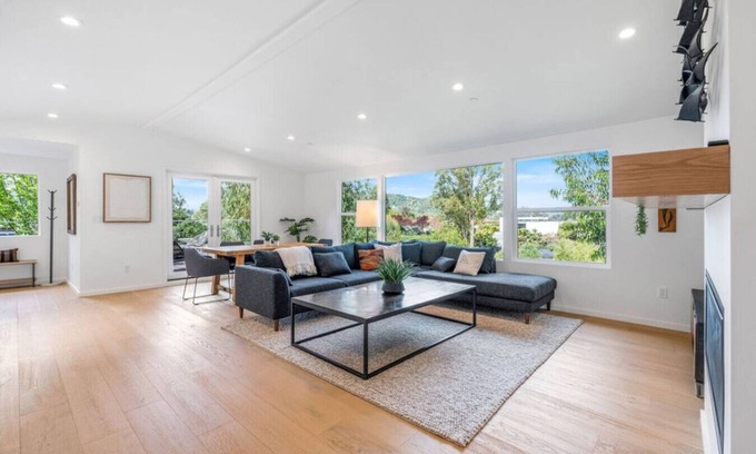 San Rafael House | Luxury Home among the trees with views of Mt Tam