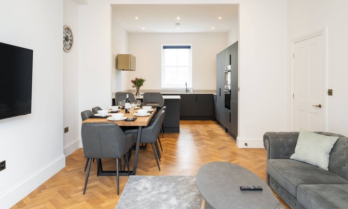 Hele House | Luxury home by the harbour