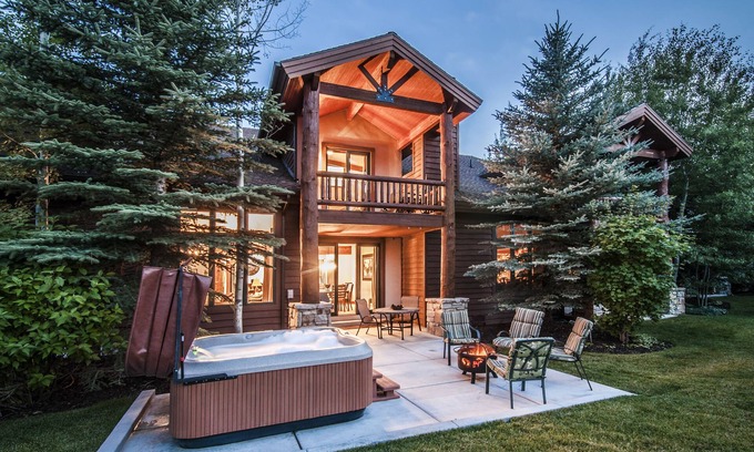 Park Meadows House | Luxury Home - Great for Multiple Families - 3 Master Bedrooms - Free WiFi