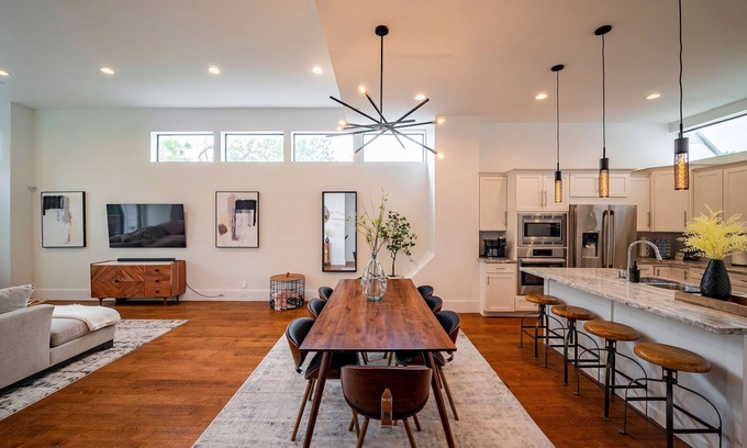 Midtown House | Luxury Home in Midtown With Skyline View
