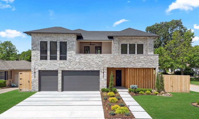 Tulsa House | Luxury Home in Prime Midtown Location