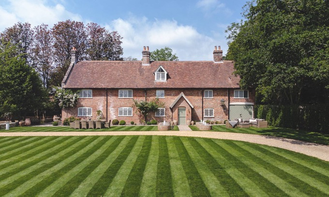 New Forest District House | Luxury home in the New Forest featuring a year-round heated swimming pool.