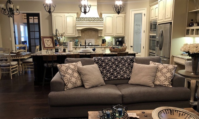Granbury House | LUXURY HOME IN TOWN OF GRANBURY - Kokopelli Getaways