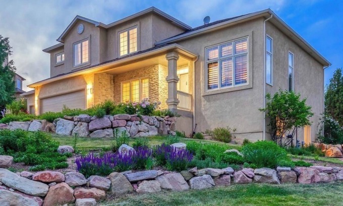 West Colorado Springs House | Luxury home in gated community - VIEWS