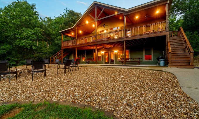 Steelville House | Luxury Home in Woods w/Easy Access to Large Private Gravel Bar on Meramec River