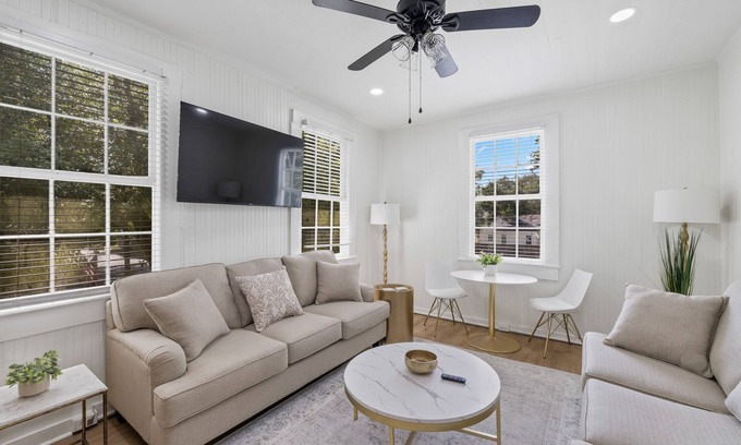 Washington Square House | Luxury Home— Midtown; Huge Backyard; Mardi Gras