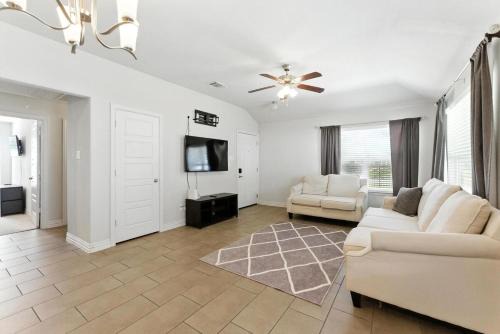 Fort Worth Apartment | Luxury Home Mins to JPS, Medical City, Historic District, Zoo, Water Garden