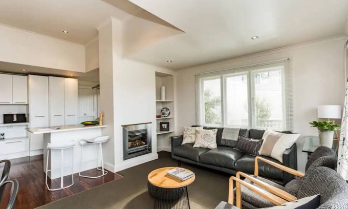 Roslyn House | Luxury Home, Modern Living