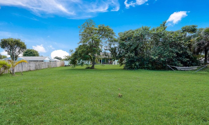 Palm Springs House | Luxury home on 1 acre near Trump golf club in West palm beach Fl, 3 ml to ocean!