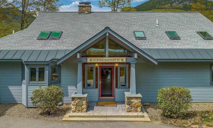 Lincoln House | Luxury Home On Loon Spectacular Mtn Views, walk to ski lodge, Pool/Spa included