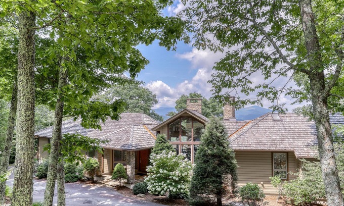 Banner Elk House | Luxury home on Summit Peak at the exclusive Elk River Club!