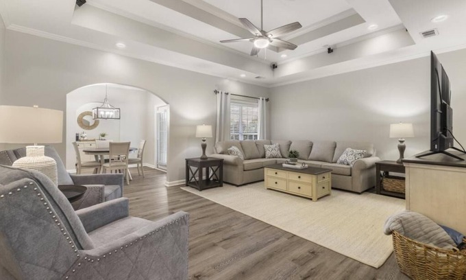 Opelika House | Luxury home perfect for Auburn game day, golf or pickle-ball weekends!