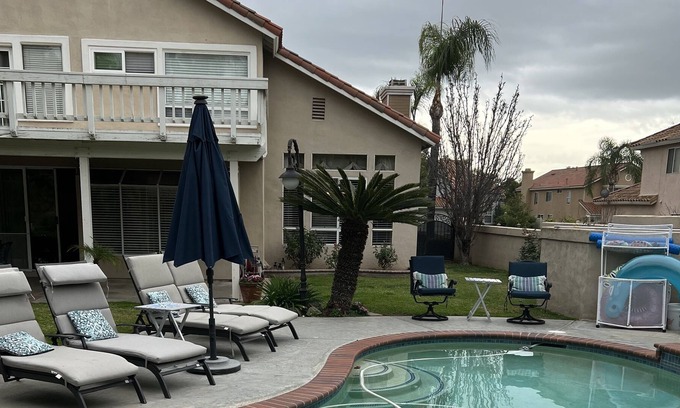Corona House | Luxury home Pool Spa BBQ Island 4Bd 3bath