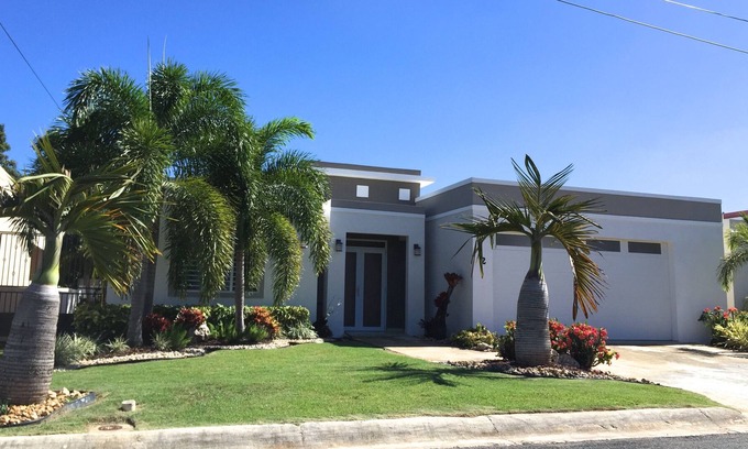 Camaceyes House | Luxury Home | Private Pool | Grill | Netflix | WiFi | PS3