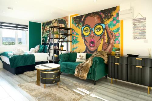 Hatfield Apartment | Luxury Home Sleep 8 SAUNA, LONG STAYS ,WIFI , NETFLIX, BALCONY- CONTRACTORS WELCOME-HAVEN4u