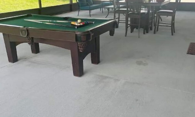 Winter Haven House | Luxury Home w/Lanai, Billiards, 6min to Legoland