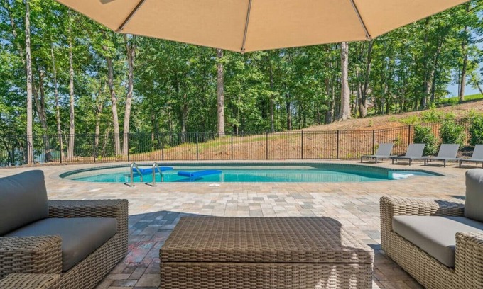 Gainesville House | Luxury Home w/Private Dock and Pool