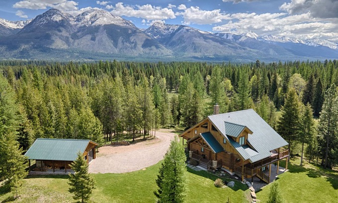 Condon Cabin | Luxury Home with Amazing Mission & Swan Mtn Views!