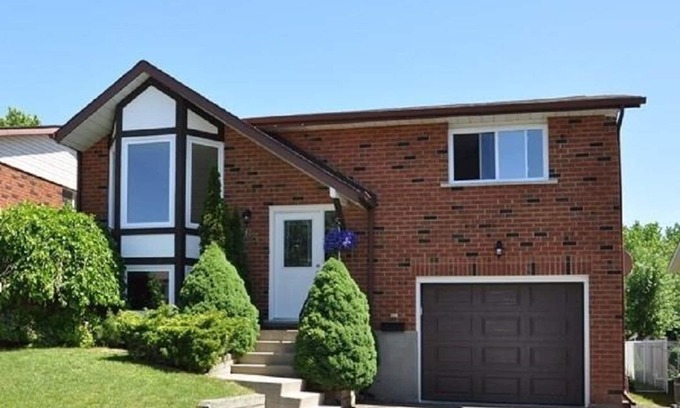 Waterloo House | LUXURY HOME WITH POOL IN WATERLOO