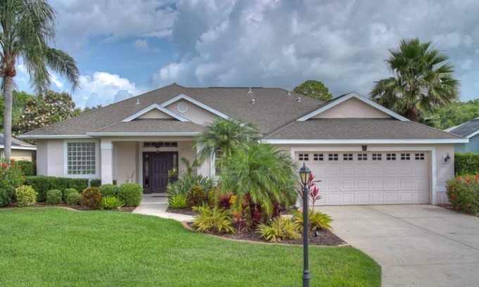 Tara Golf and Country Club House | Luxury Home With Private Pool Situated On Tara Golf And Country Club