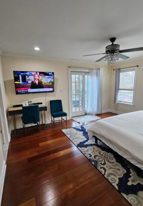 Queens House | Luxury Hotel-Style Room in Queens, New York