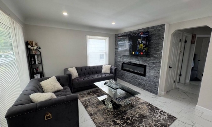 Birmingham House | Luxury House 3BRnDowntown Birmingham