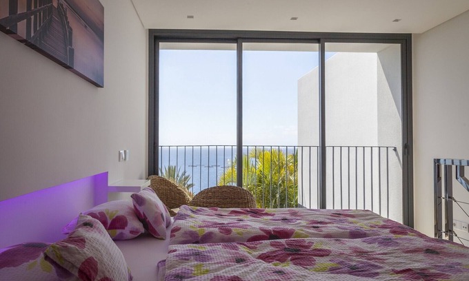 Arco da Calheta House | Luxury-House-Ensuite with Shower-Sea view-Casa Estrelicia