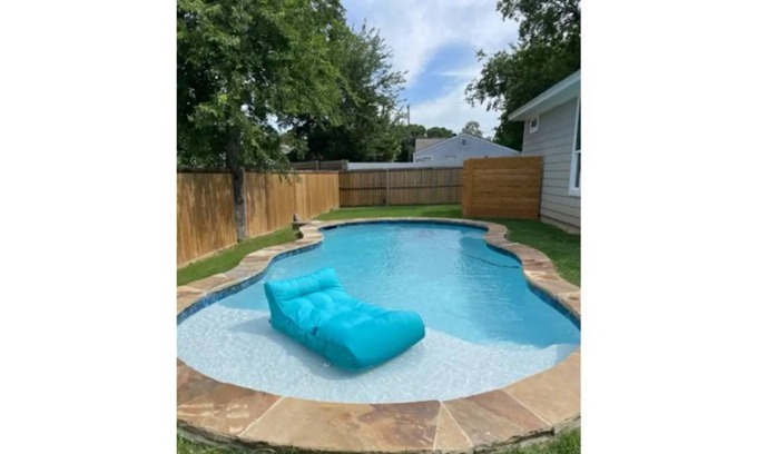 Oak Cliff House | Luxury House | Fire Pit | Pool & Oasis Backyard!