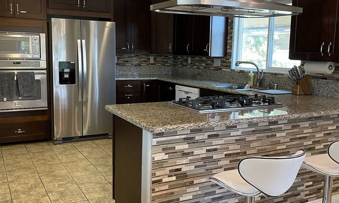 Southwest Anaheim House | Luxury house near Disneyland & knott berry