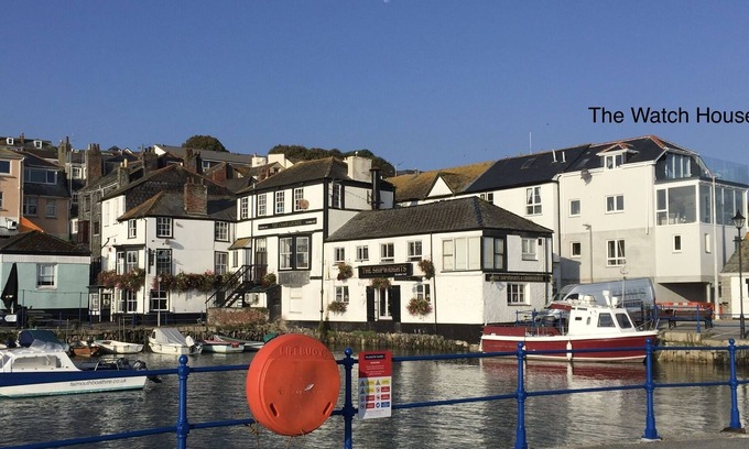 Mylor Churchtown House | Luxury house on quay with 180 degree panoramic views over harbour and estuary